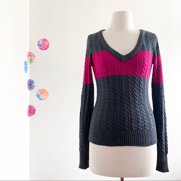 Arizona Jean Company Sweaters - ARIZONA Gray Pink cable V neck sweater size S